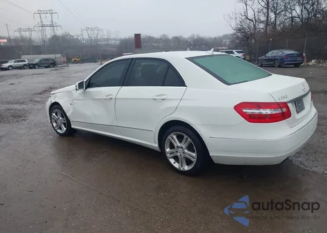 2012 Mercedes-Benz E 350 4Matic z USA, uszkodzony, nr VIN WDDHF8JB4CA613226